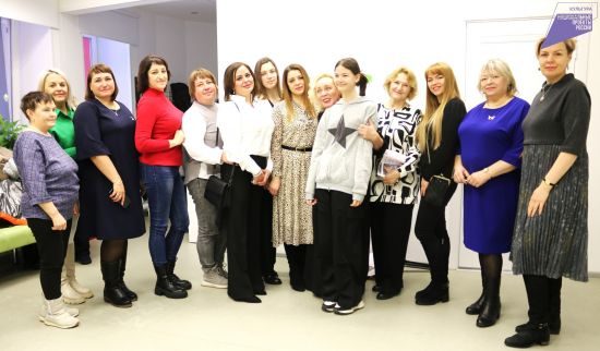 Общая фотография гостей и участников встречи концерта Юлии Зыковой и писателей Мурманской области