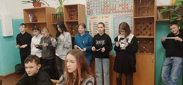 Библиотека Печенга МБКПУ Печенгское МБО Громкие чтения В мире фантастики Дети ждут своей очереди читать